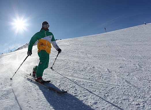 Soleggiata discesa sulla pista Gletschersee