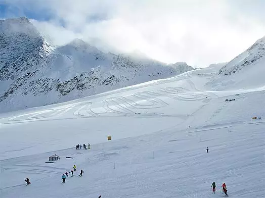 Pista da fondo sul ghiacciaio