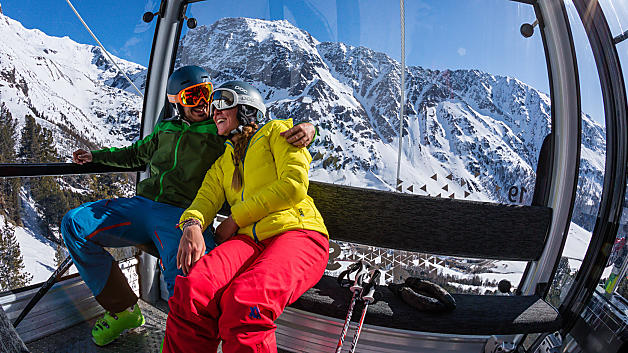 Sciare in Val Senales: in cabinovia verso il ghiacciaio